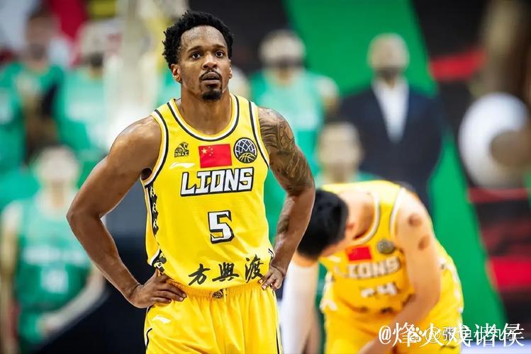 广厦球员为何不与布朗击掌？没有布朗如何拿到冠军？